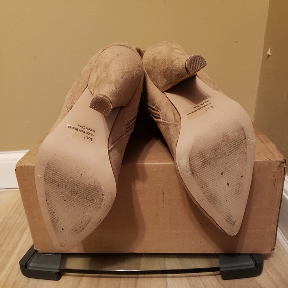 Boots - Picture 3 of 4